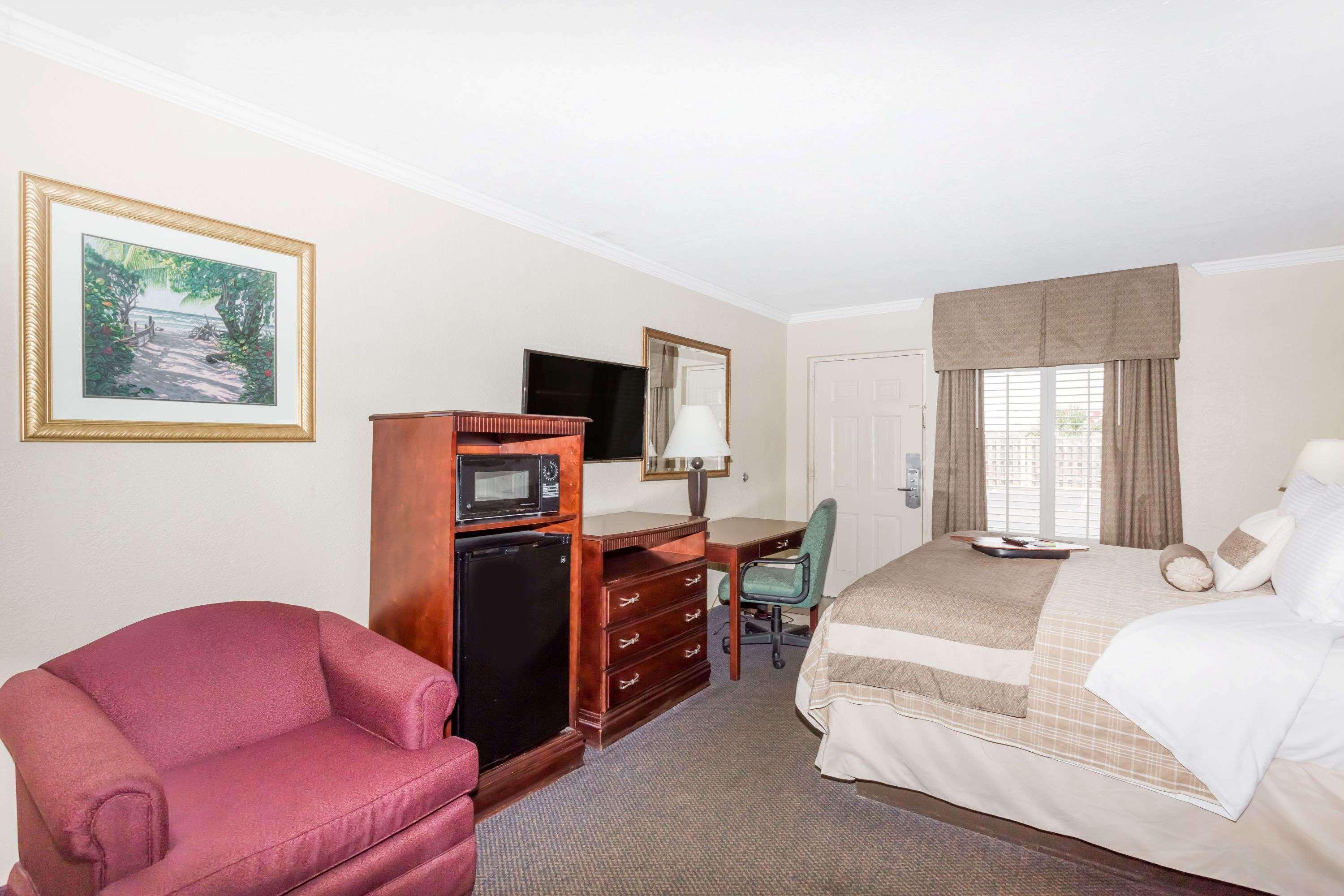 Days Inn By Wyndham Destin Exterior foto